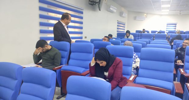 عميد كلية الطب بجامعة القادسية يتفقد سير امتحانات الكورس الاول لطلبة الدراسات الاولية