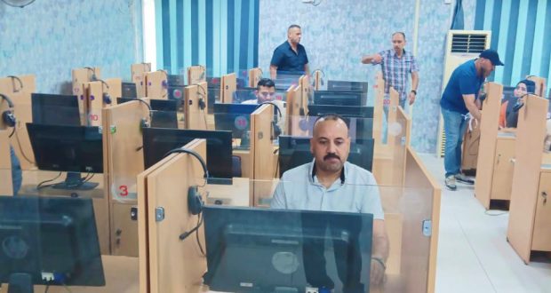 مركز التعليم المستمر بجامعة القادسية يجري الاختبار الاول للمحور الاداري الخاص بالبرنامج الحكومي للقيادات الجامعية .